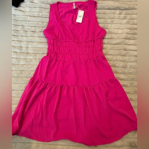 Woman’s Sleeveless Fuchsia Tiered Dress beach wear - Picture 1 of 4